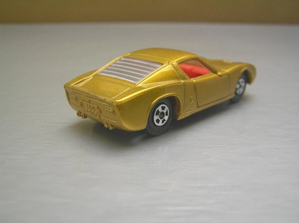Matchbox Superfast MB33 Lamborghini Miura P400 rare red interior NM+ Condition - Image 4 of 4