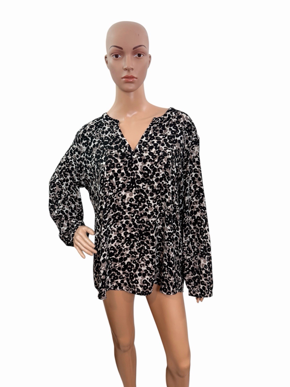 Adrianna Papell Women’s Size Xl Long Sleeve V Neck Leopard Print Blouse