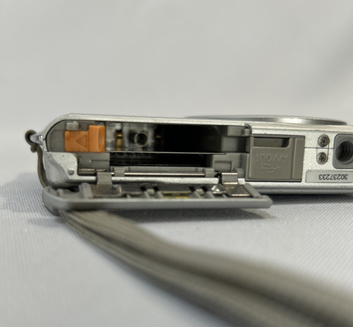 Nikon Coolpix S202 Silver Digital Camera 3x Optical Zoom 8.0 MP As-Is Untested - Imagen 8 de 10