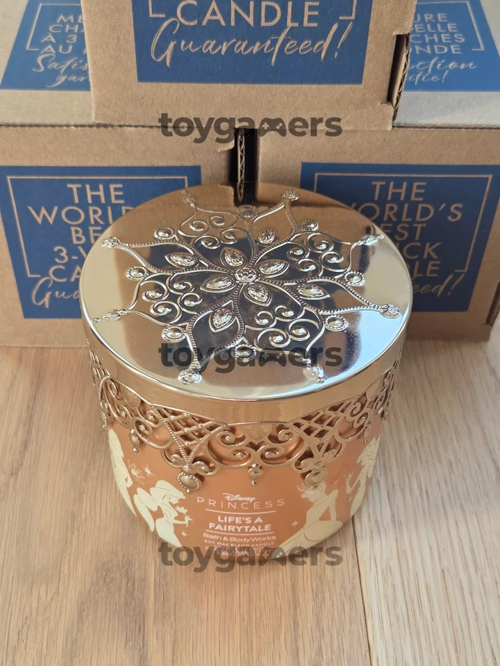Vela de 3 mechas Bath and Body Works Disney Princess - Life's A Fairytale - En mano Foto 3 de 4