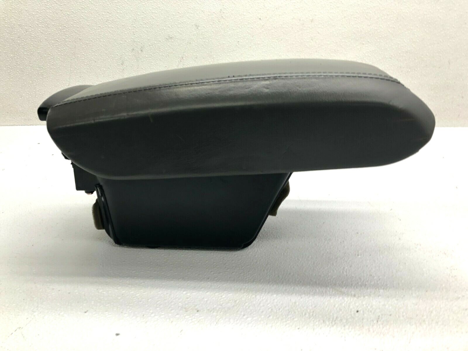 04-08 MASERATI QUATTROPORTE FRONT CENTER CONSOLE COMPARTMENT ARM REST LOT529 OEM