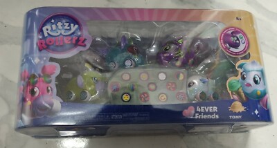 Tomy Ritzy Rollerz 4 Ever Friends 4 Figuren & 28 Charms Geschenk Spielzeug für Kinder 