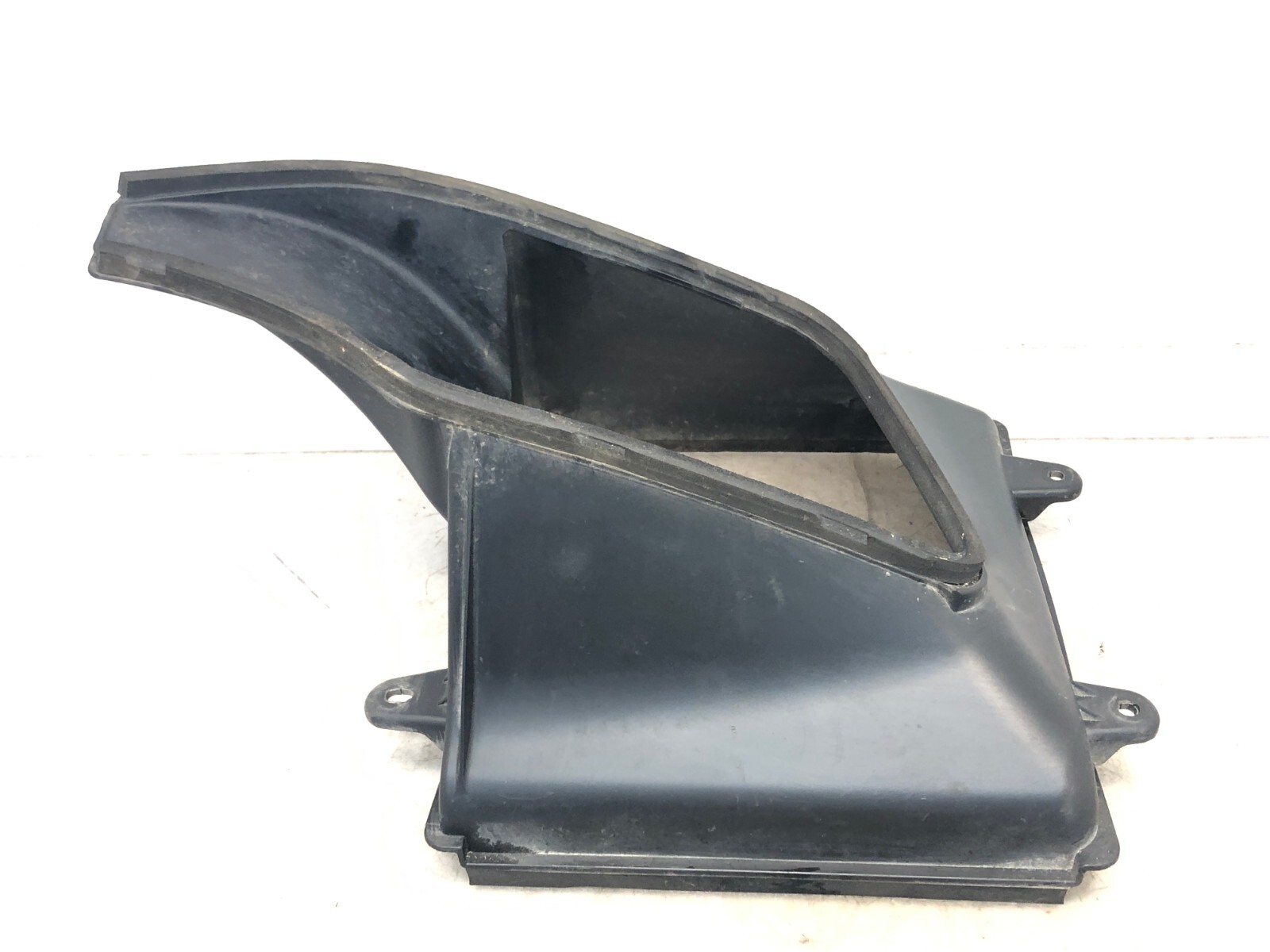 2017-2020 MASERATI LEVANTE 3.0L RIGHT PASS FRONT INTERCOOLER INTAKE DUCT OEM