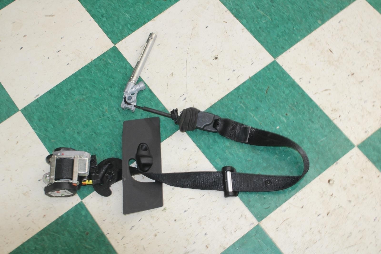 14-22 MASERATI GHIBLI Black Front Passenger Right RH RF Seat Belt Retractor OEM