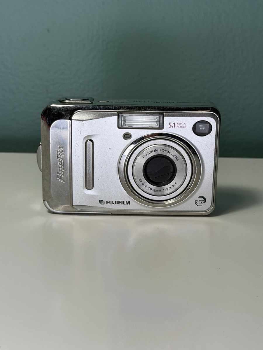 Fujifilm FinePix A500 デジタルカメラ Fujifilm FinePix A Series A500 5.1MP Digital Camera - Silver for