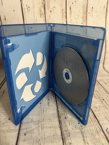 The Blackcoat's Daughter (Blu-ray + DVD) (2017) Horror Movie - Picture 3 of 4