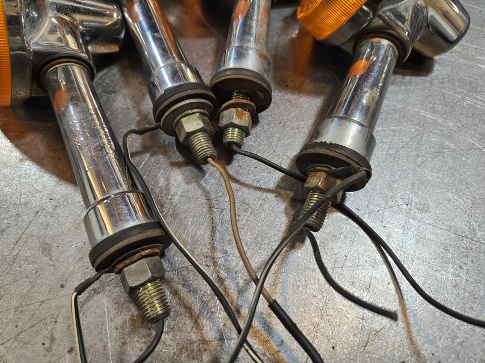 Señales de giro dañadas para Suzuki GS300L Foto 3 de 4