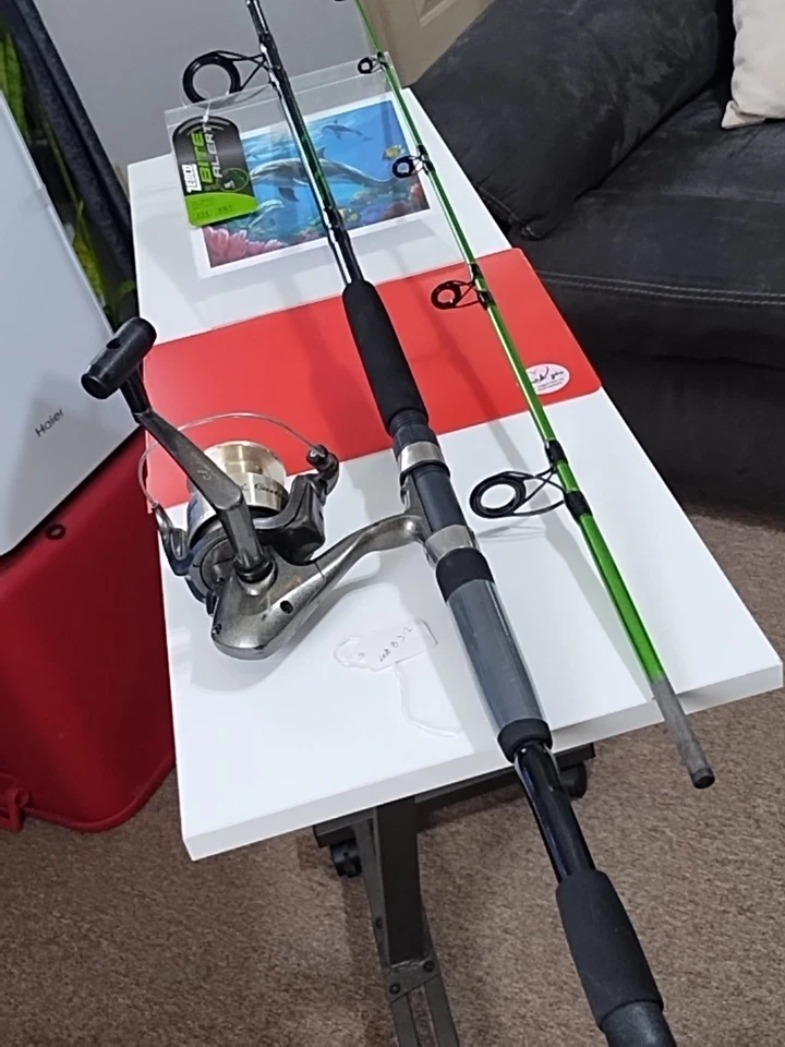 Caña de pescar giratoria Zebco Bite Alert 7' MH 17-50 lb y carrete Shakespeare... Foto 3 de 4