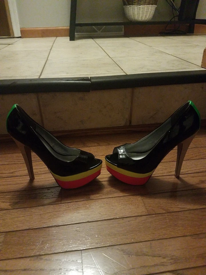 Tacones de aguja Charlotte Russe 6" multicolor geométrico rosa verde amarillo negro Foto 3 de 4