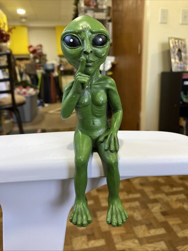 Alien Invasion Ledge Lounger "Quiet" 6” UFO Extraterrestrial