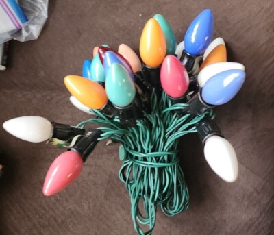 Vintage  Wire 25 Christmas Light Set. Missing 1 light bulb. Read below L1