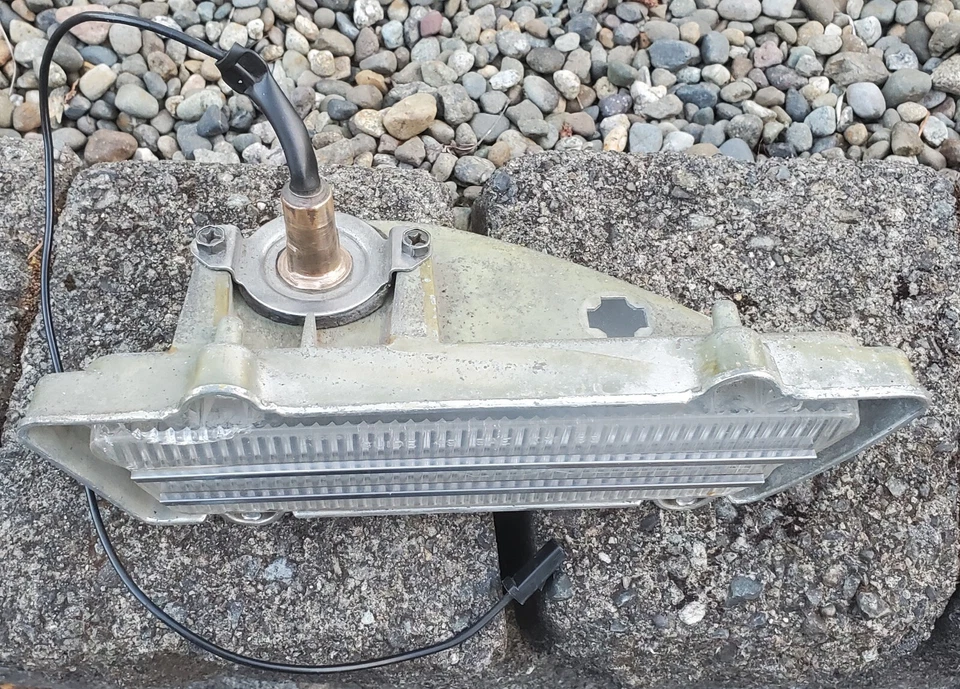 1968 Buick Riviera крыло боковой габаритный фонарь асси RH со стороны пассажира  - Изображение 2 из 4