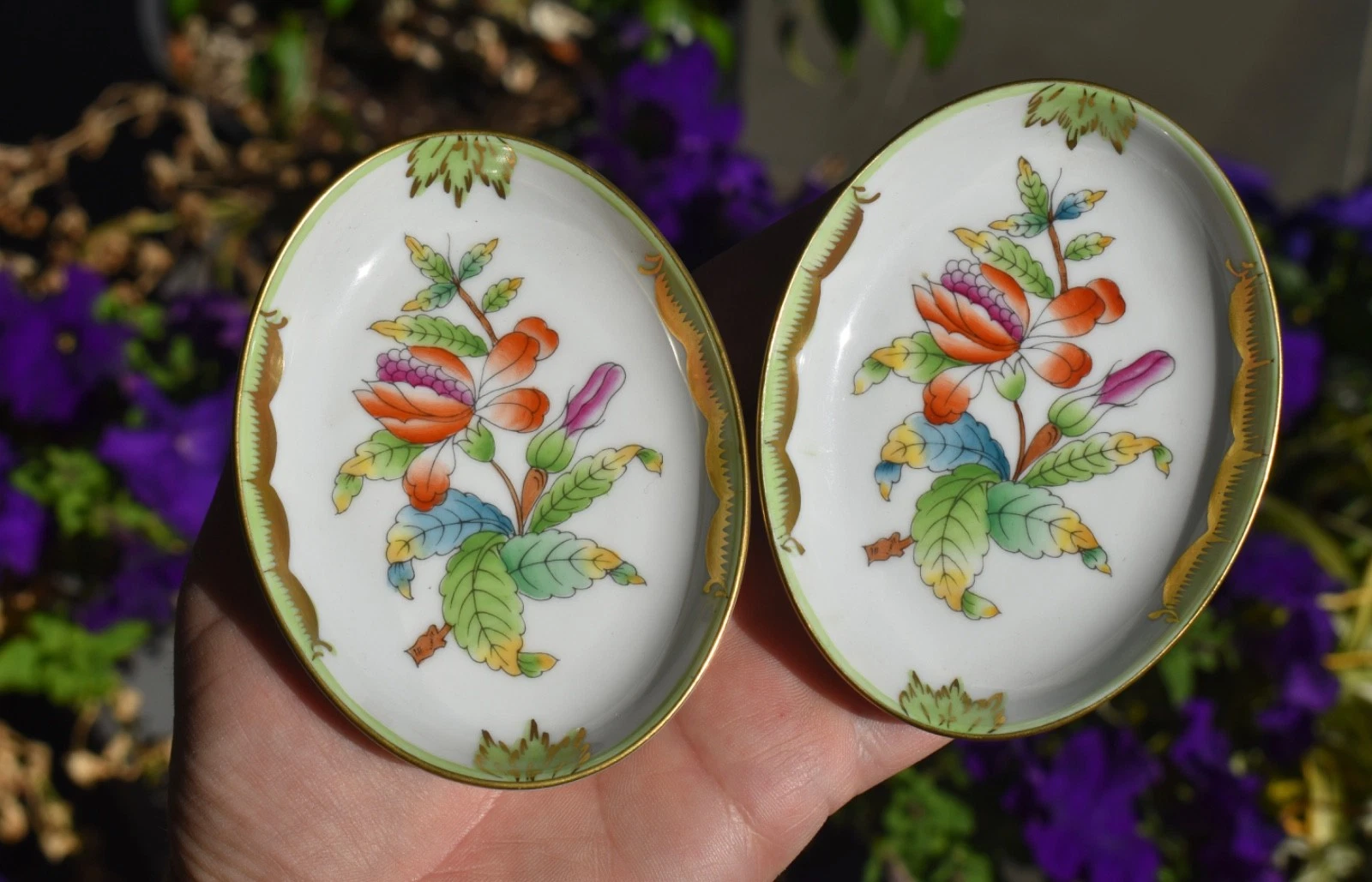 Pair of Herend QUEEN VICTORIA Butter Pats/Trinket Dishes 7781/VBO