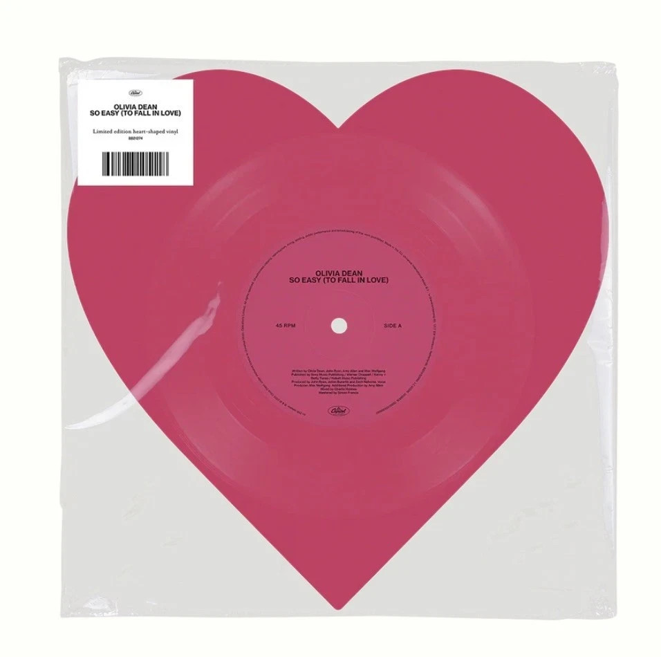 Olivia Dean So Easy fall in love / I've Seen It Heart Shaped 10