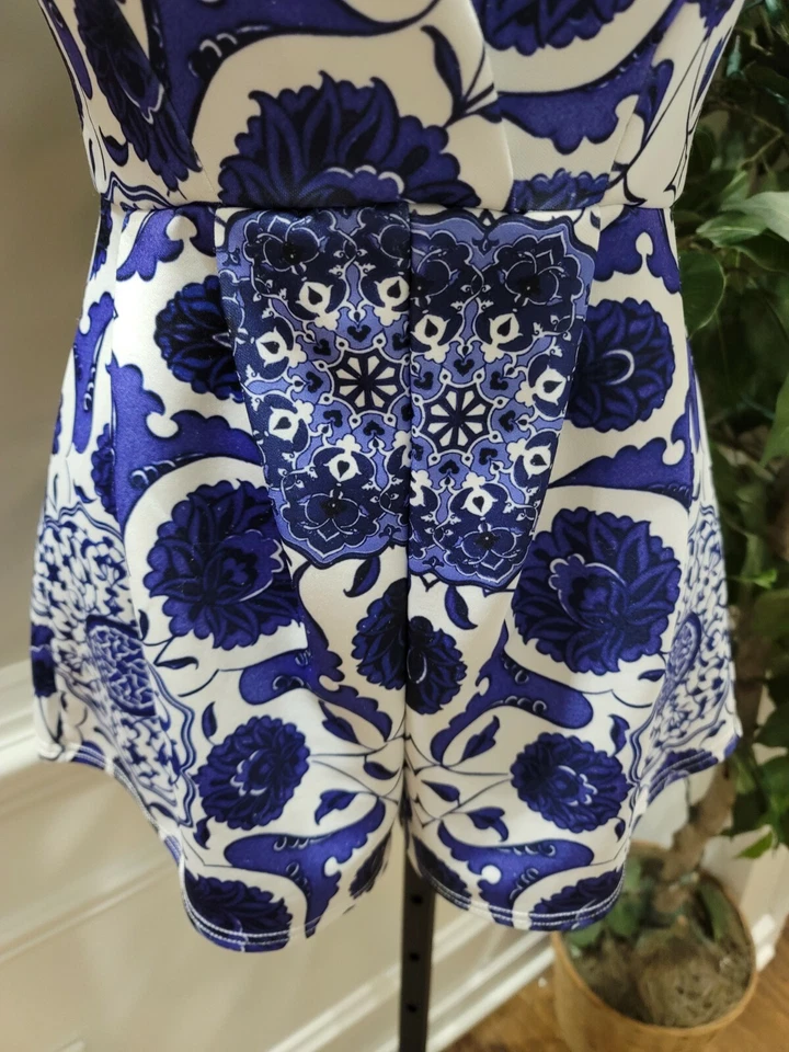 Traje Mameluco Boohoo Mujer Blanco y Azul Floral Poliéster Cuello en V Manga Corta Talla 6 Foto 3 de 4