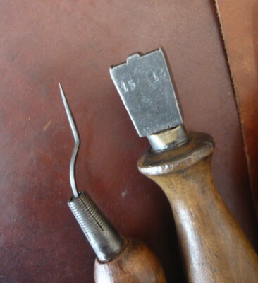 Ancien Pointeau De Cordonnier – Outil En Acier Et Bois Par Bourrelier