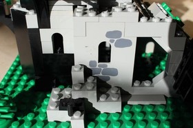 LEGO Castle: Camouflaged Outpost (6066) Missing Feathers w/Instructions & Spares