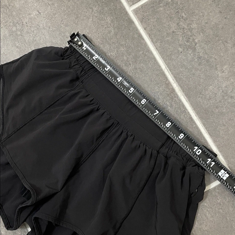 Lululemon Hotty Hot Short II *2.5" size 4Black - image 3 of 4