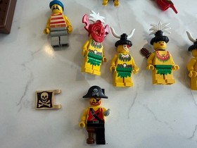 LEGO Pirates 6278 Enchanted Island Set w/ Manual & Minifigs