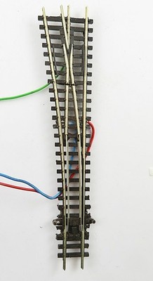 N / Peco SL-E396F, Code 55 Weiche links mittlerer Radius mit Kabeln Top!