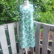 The Vested Gentress Floral Cottagecore Retro Vintage 60s 70s Midi Dress