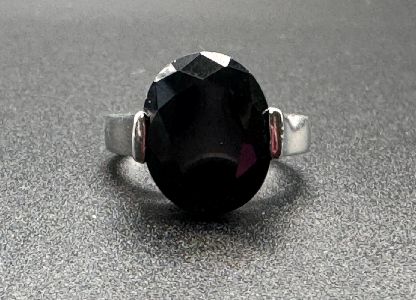 BLACK ONYX STATEMENT RING Size 7 - image 1