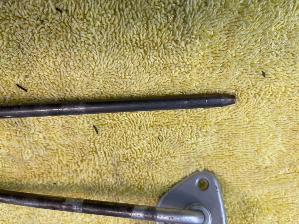 Dodge Charger 1969 parasol brazos derecho izquierdo varillas pivotes carrocería fotos de stock 68 69 Foto 4 de 4