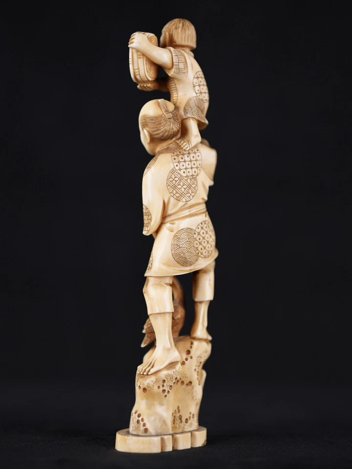 Antigua figura tallada Okimono firmada japonesa de finales del siglo XIX del período Meiji Foto 4 de 4