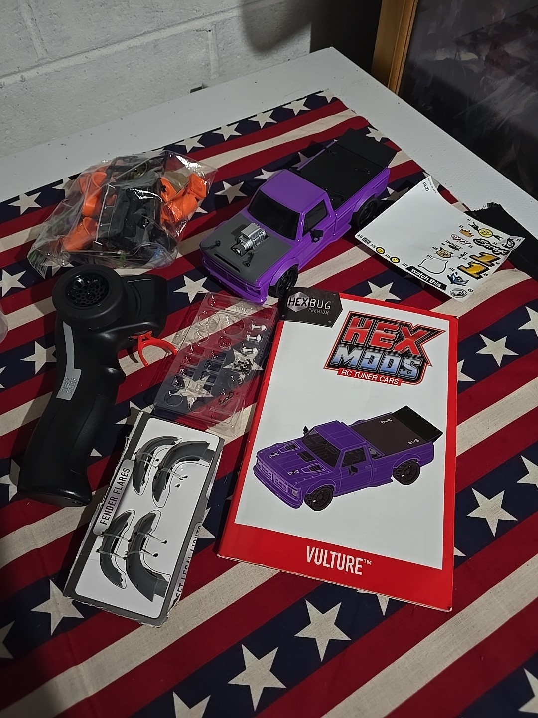HEXBUG Hex Mods Pro Series Stunt Circuit Truck - 4347819