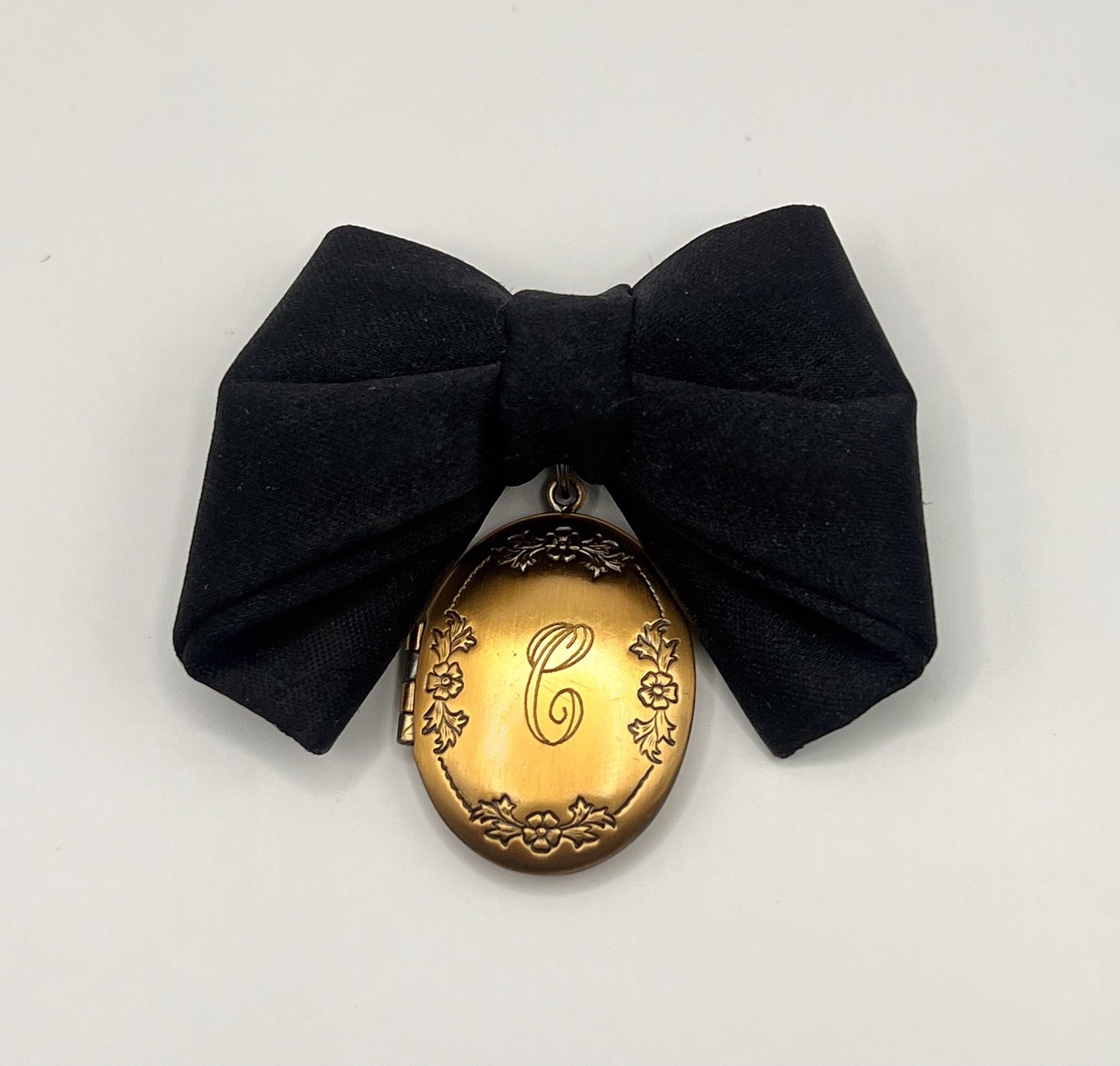 Hand Engraved Initial “C” Script, Gold Tone Locke… - image 2