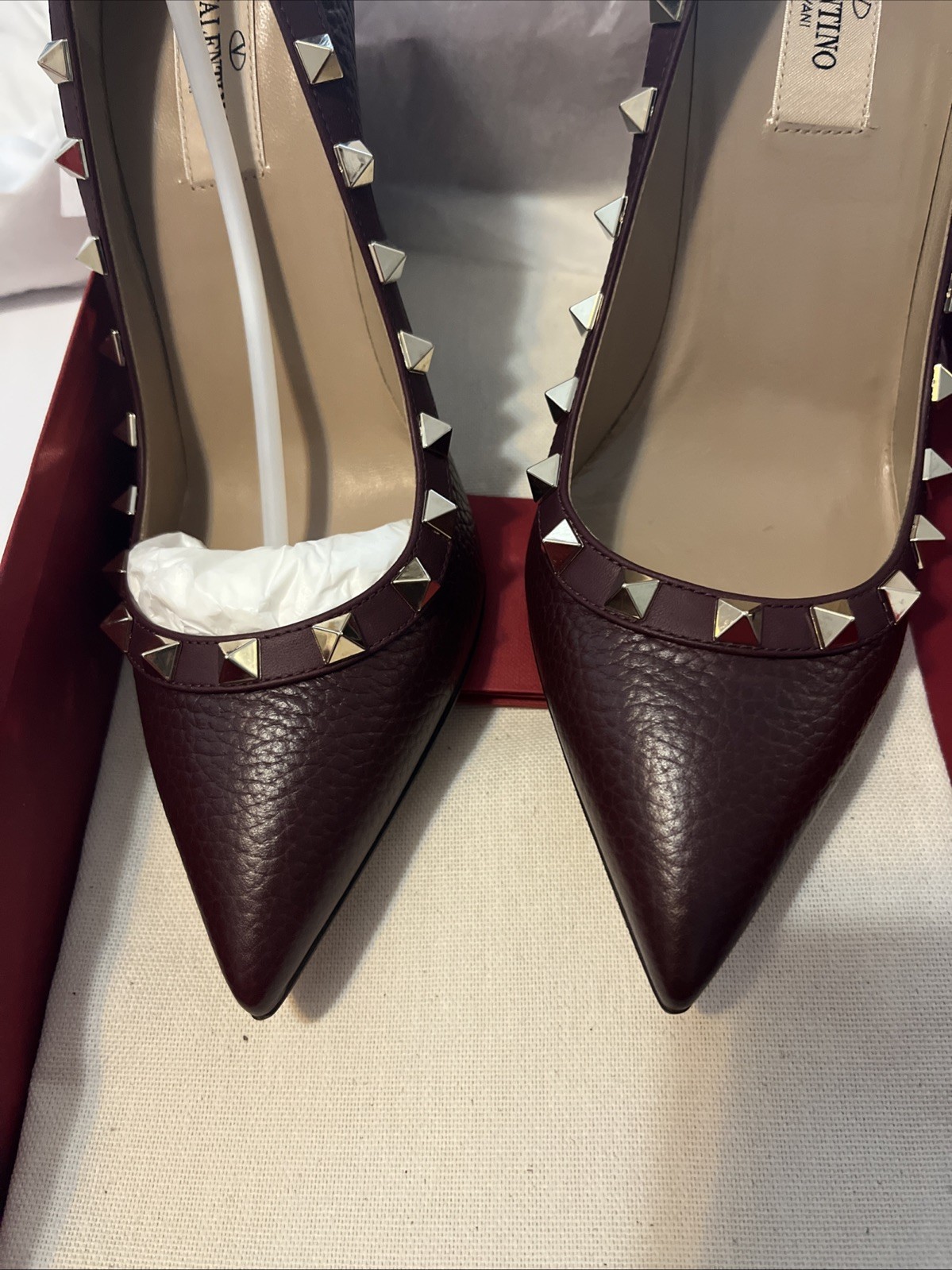 New Valentino Garavani Women's Rockstud Leather Point Toe Pump  Size 37 (EU) thumbnail 9