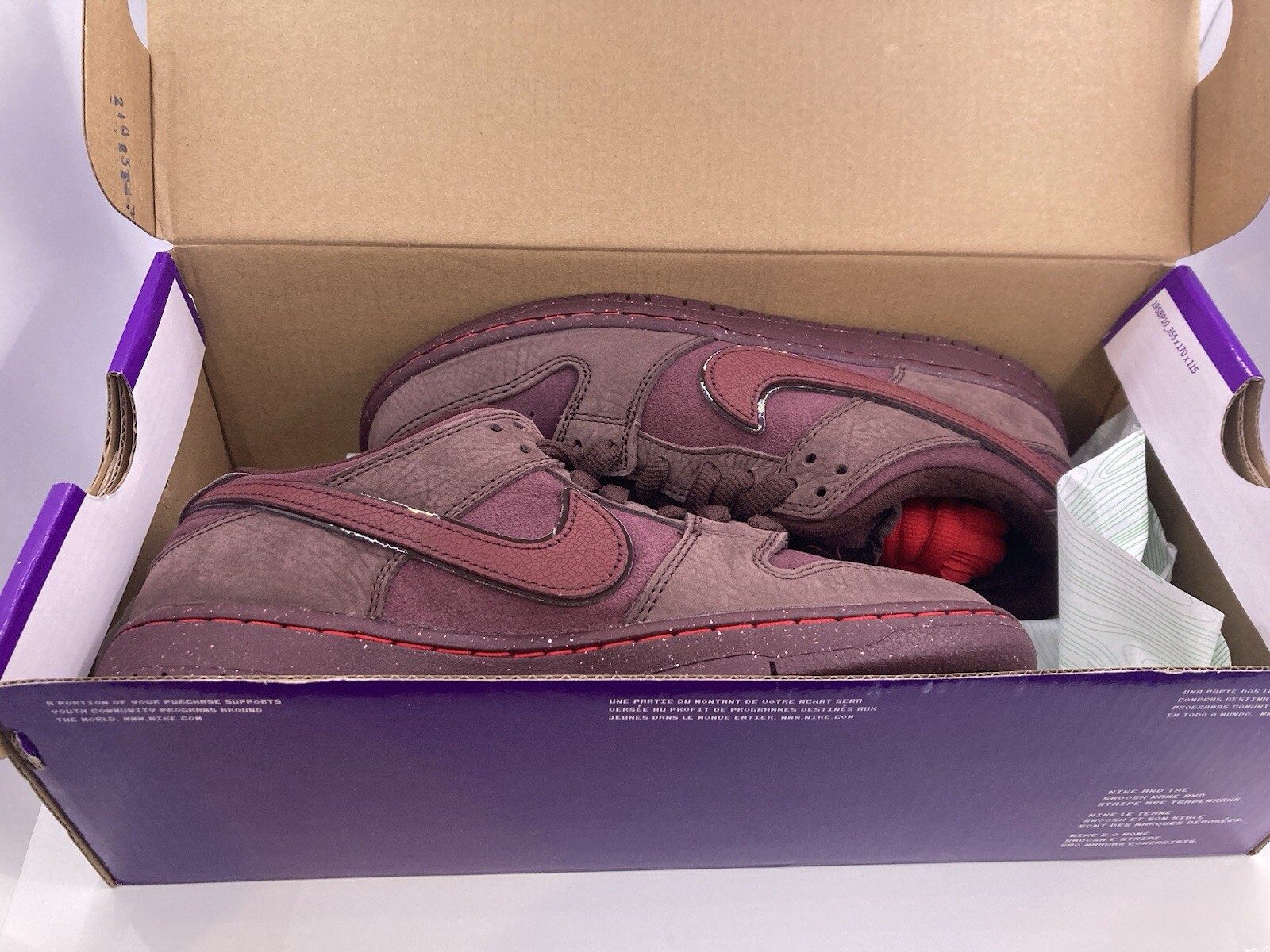 Size 6.5 - Nike Dunk Premium SB Low City of Love Collection - Burgundy Crush