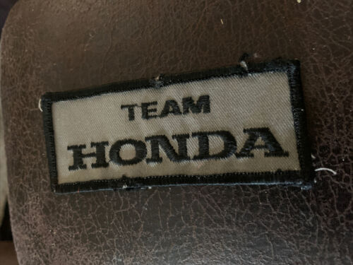 Vtg TEAM HONDA Racing Logo Sew-On Patch Gray/black Twill - Afbeelding 1 van 2