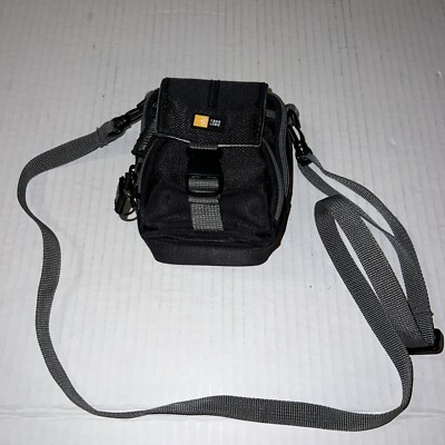 Case Logic Camera Case ~ DCB26 With Strap ~ Great Condition! 3 Zipper Pockets!