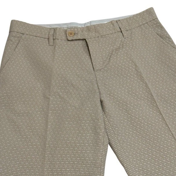 Vertigo Paris Tan and White Textured Bermuda Summer Shorts Women’s Size 8 - Image 4 of 4