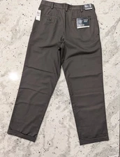 IZOD "Metrix Fit" NWT Size 32X32 Dark Khaki Double Pleat Cuffed Chino Pants