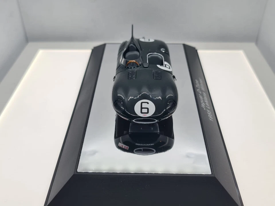 Autoart 65586 JAGUAR D-TYPE TEAM JAGUAR CARS N 6 WINNER 24h LE MANS 1955 opening - Immagine 4 di 4