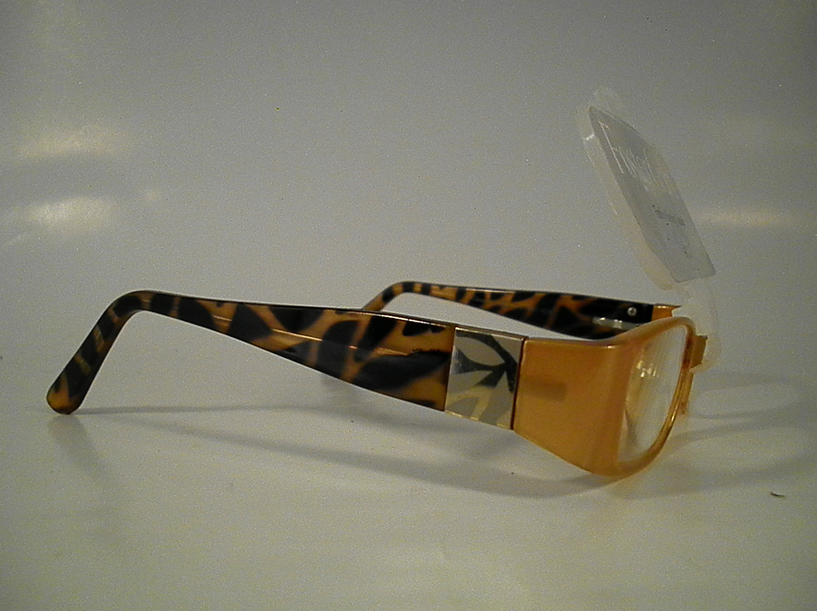 READING GLASSES FOSTER GRANT KAILYN BROWN 20A-image