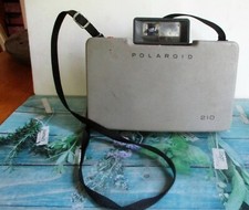 VINTAGE POLAROID 210 LAND CAMERA W/ STRAP. PREOWNED