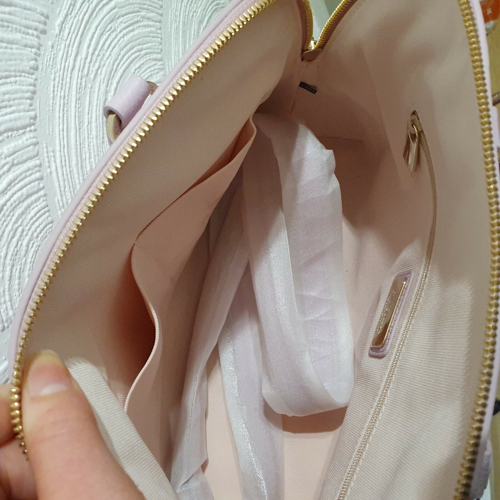 Luxury Furla Leather Lilac Crossbody Bag - Authentic £450 image 3