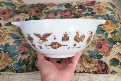 Pyrex #443 Vintage Cinderella Mixing Bowl 2.5 Qt Early American Pattern