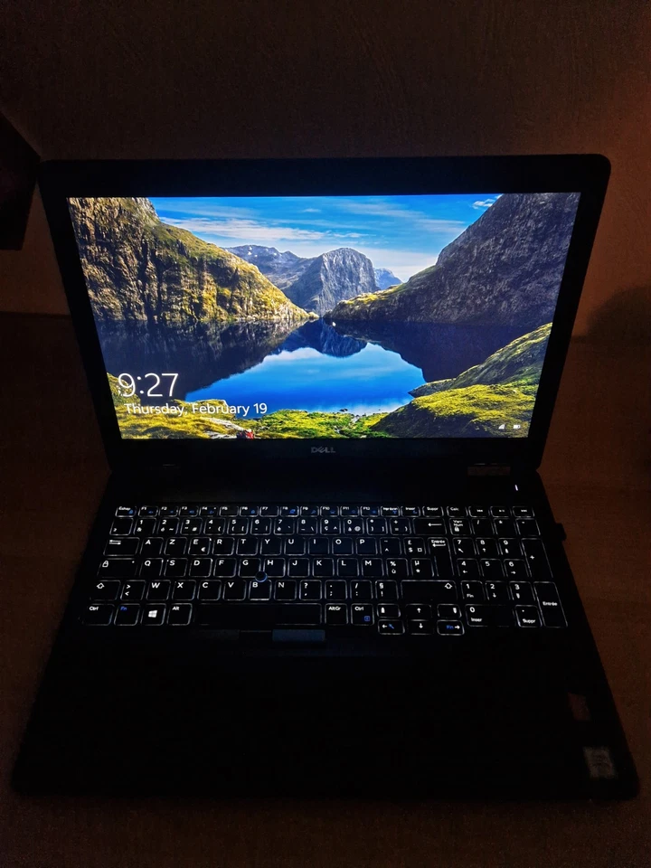 Dell Latitude E5570 · i5-6300U · 8GB · 223GB, photo 2 sur 5