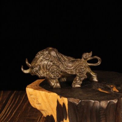 Collectible tea pet Old copper carved cow statue desktop wealth bull ox figurine