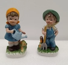 Set of 2 Vintage Lefton Figurines - Boy figurine And Girl figurine - Garden Them