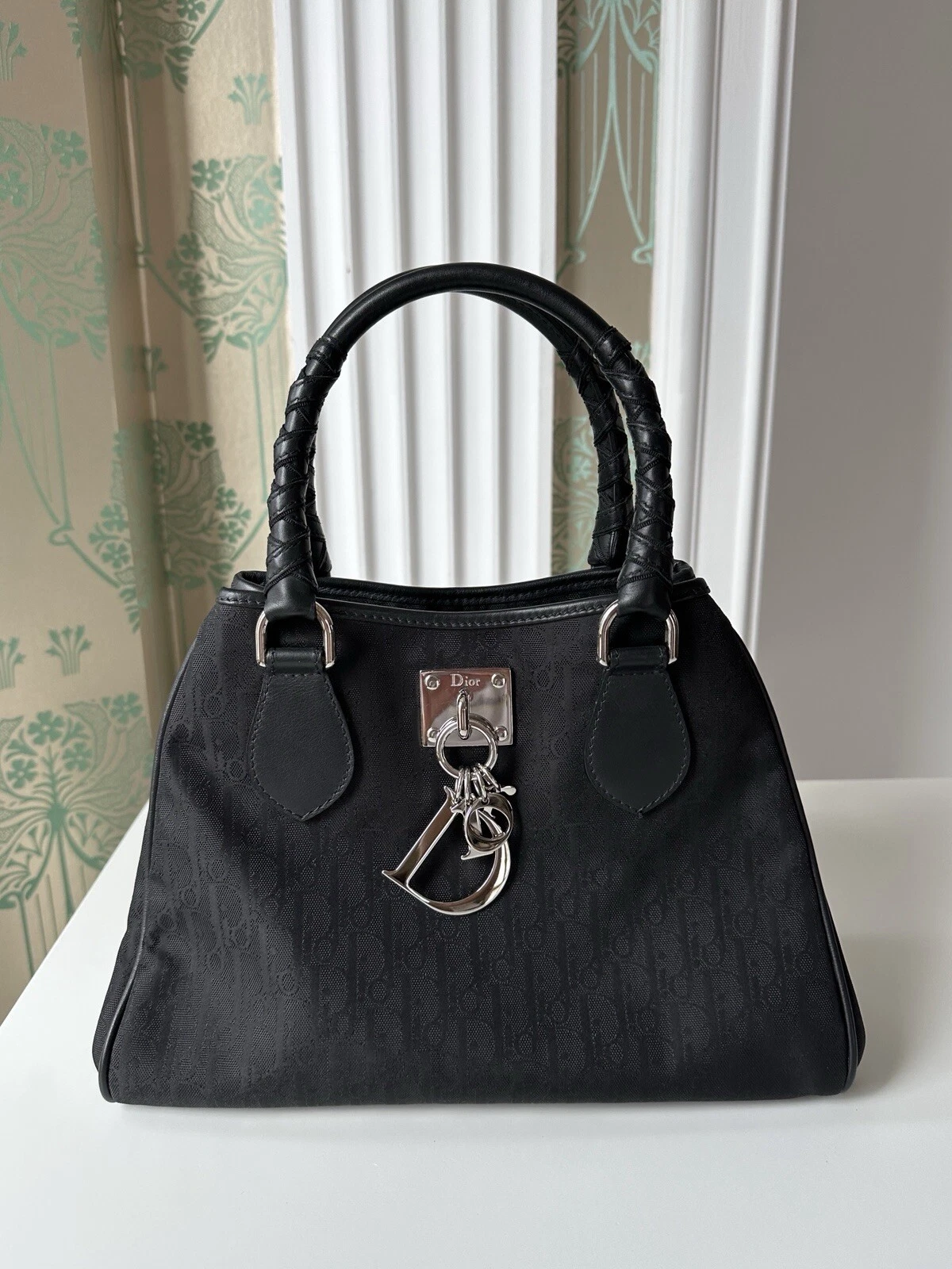 Petit sac à main fourre tout DIOR monogramme noir toile Diorissimo avec breloque Dior année 2000