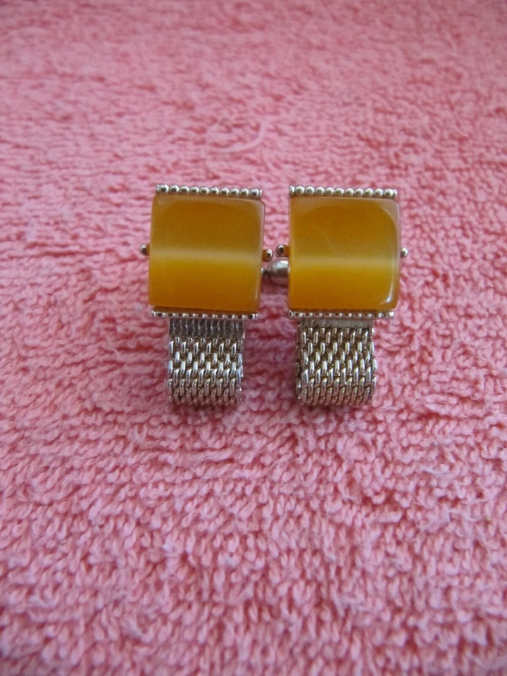 VINTAGE SWANK GOLD TONE WRAP AROUND CUFFLINKS WITH LUCITE AMBER COLOR CABOCHON  - Image 2 of 4