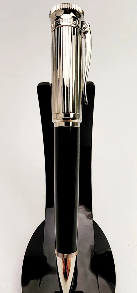 CANETA ESFEROGRÁFICA RARA DUNHILL SENTRYMAN CHASSIS PRETA E PRATA NOVA COM CAIXA - Imagem 3 de 4