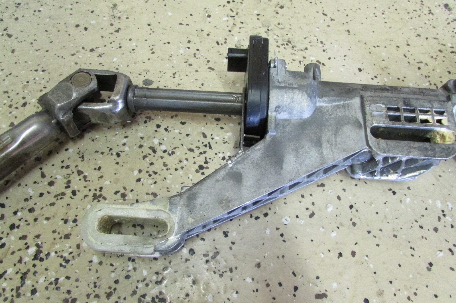 Maserati Coupe, Steering Rod, Steering Column, P/N 195590