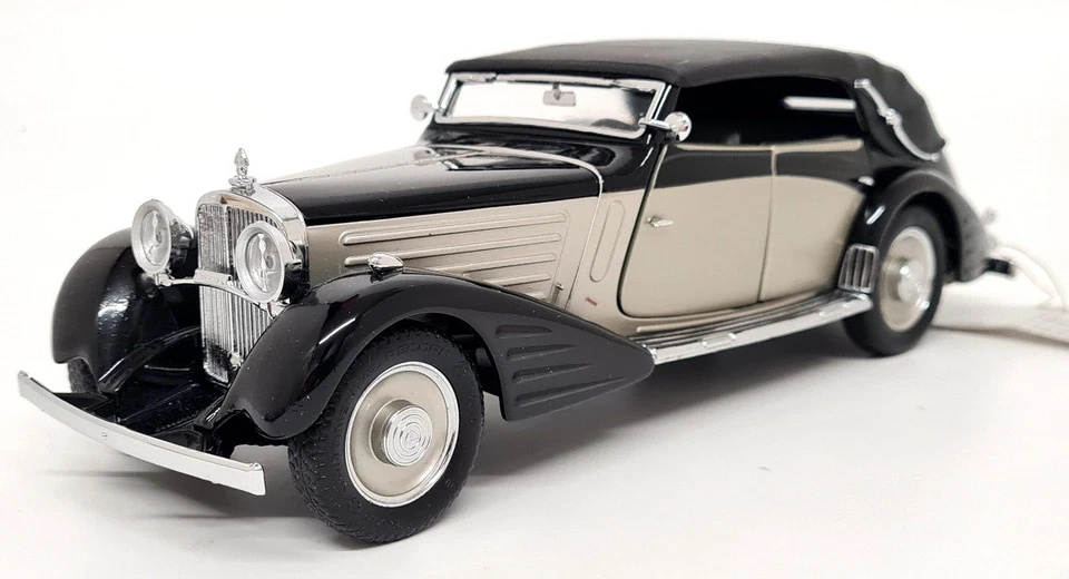 Franklin Mint 1/24 Maybach Zeppelin 1939 Black / Silver Diecast Scale Model Car - Image 2 of 4