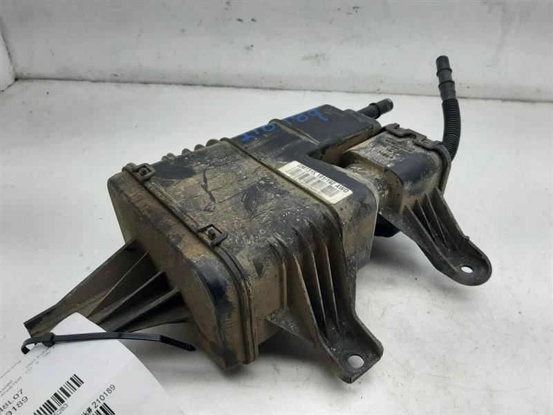 05 06 07 08 09 Bote de vapor de combustible Chevrolet Equinox 19330402 Foto 3 de 4